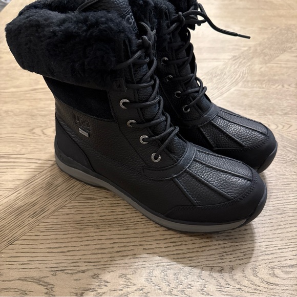 UGG Womens Adirondack III Waterproof Shearling Boots Black Size 10 US MSRP $250 - Picture 1 of 5